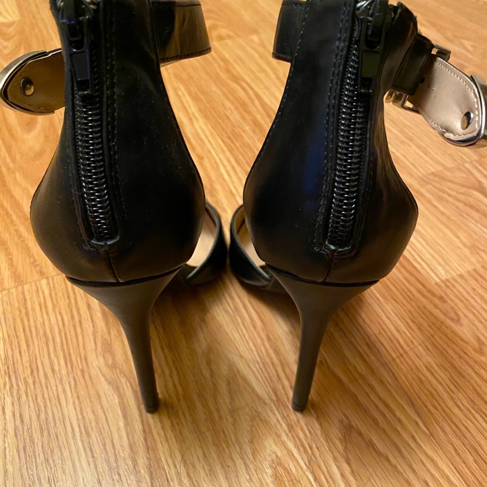 Black heels - Picture 3 of 4